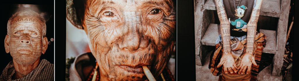 foto della mostra "Tattoo forever" anziani di vecchie tribù tatuati